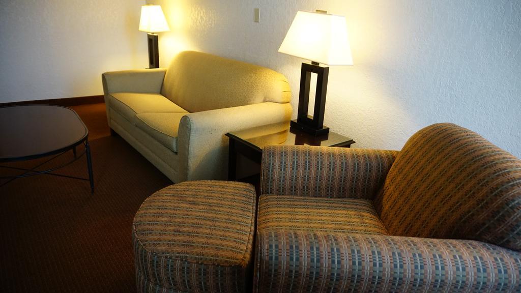 Hotel Ramada By Wyndham Wichita Airport Camera foto