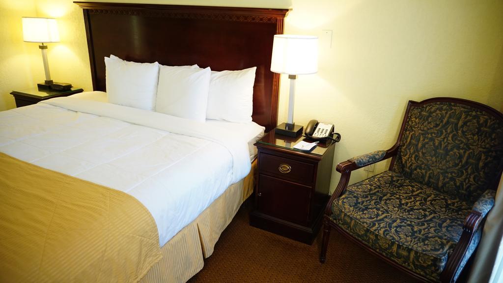 Hotel Ramada By Wyndham Wichita Airport Camera foto