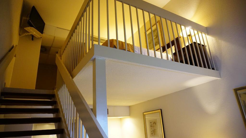 Hotel Ramada By Wyndham Wichita Airport Esterno foto